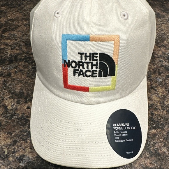 THE North Face Backyard Ball Cap - Picture 2 of 7